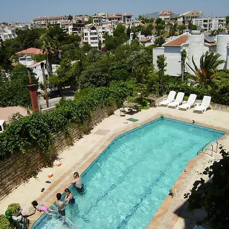 Ξενοδοχείο με διαμερίσματα Antik 3*